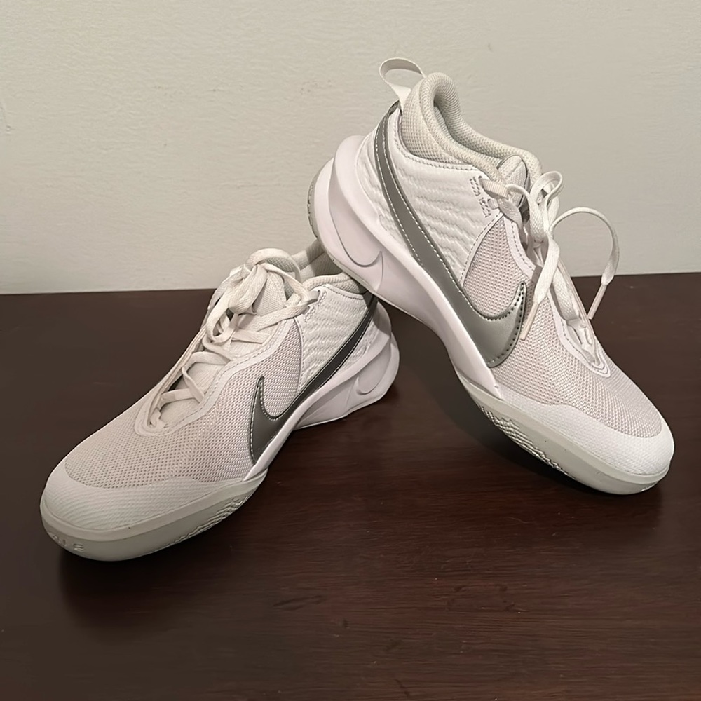 Nike Hustle Dx Su21 White and Silver